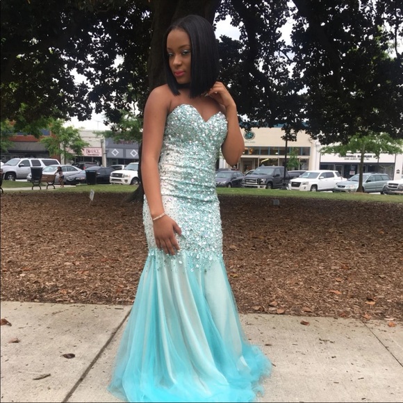 Prom dress - Picture 3 of 5